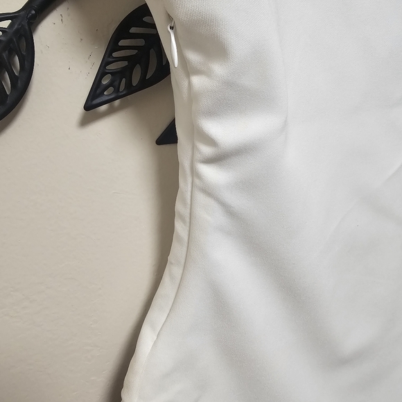 NWT Zara White and Green Bodysuit with V-Neck and Athletic Cut. - Picture 7 of 11